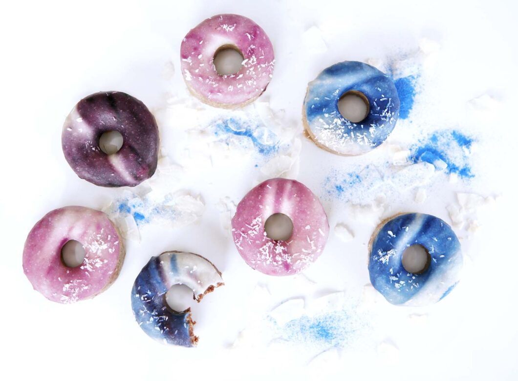 Bild von 5 Donuts und einem angebissenen Donut