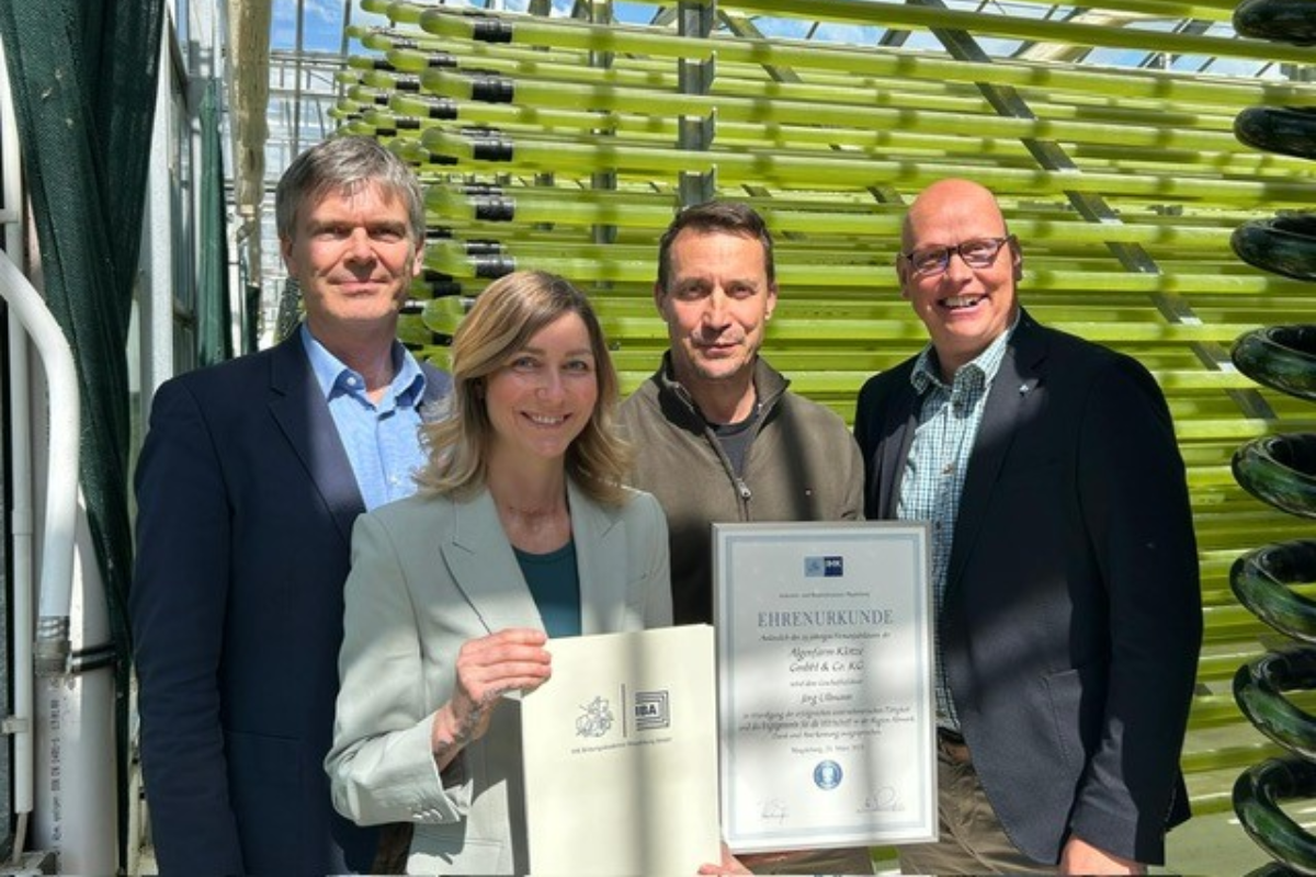 Bild mit 4 Personen: von links: Christian Jahr, Kirstin Knufmann, Jörg Ullmann, Hendrik Stiller