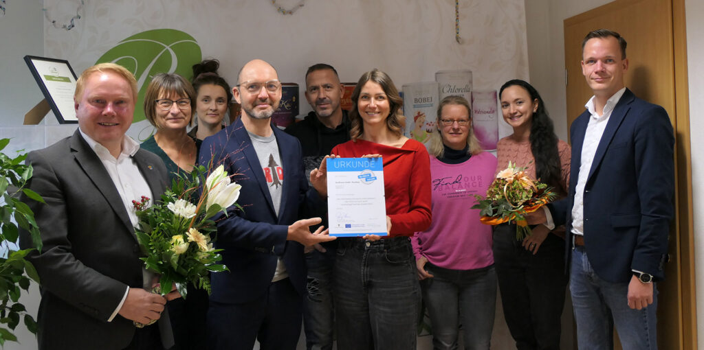 Urkundenübergabe "Mitarbeiterorientiertes Unternehmen"