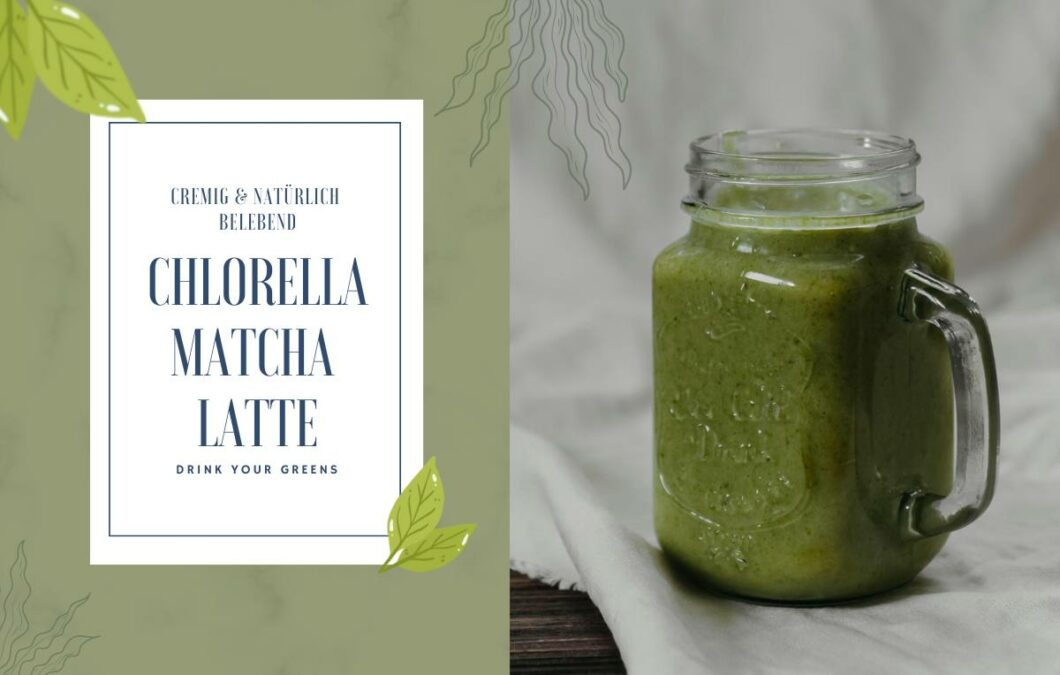 Rezeptbanner für Chlorella-Matcha-Latte; links der Name, rechts ein Trinkglas mit grüner Flüssigkeit